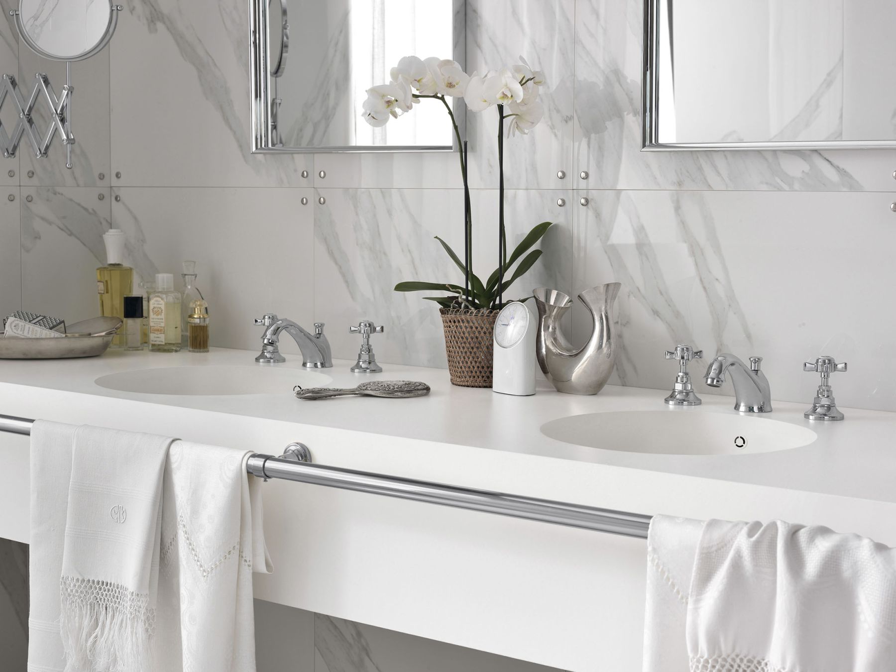 sites/corian.hu/IMG/jpg/bathroom-surface-modern-retro-purity-01.jpg
